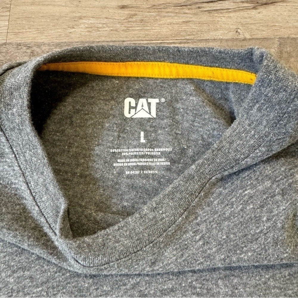 CAT Heavy Equipment Supply Co. grey and white t-shirt men’s L measures 21x28 - Picture 6 of 6